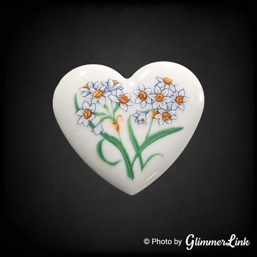 VTG 80s AVON March Birthday Daffodil Bouquet Heart Floral Porcelain Brooch